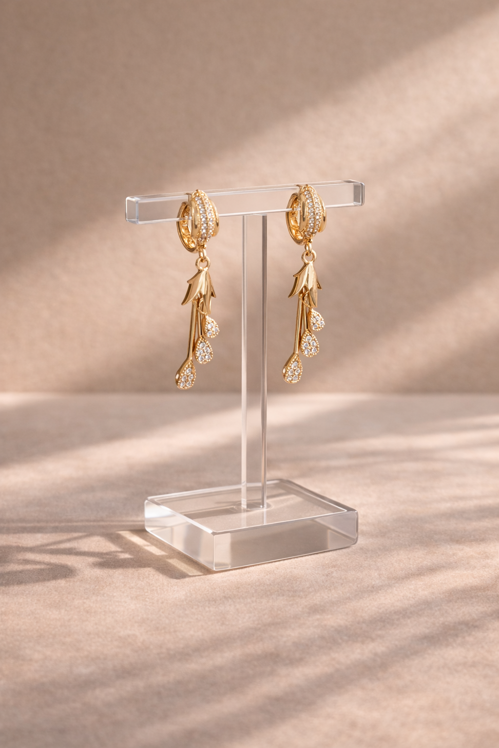 Gold Teardrop Pearl Earring